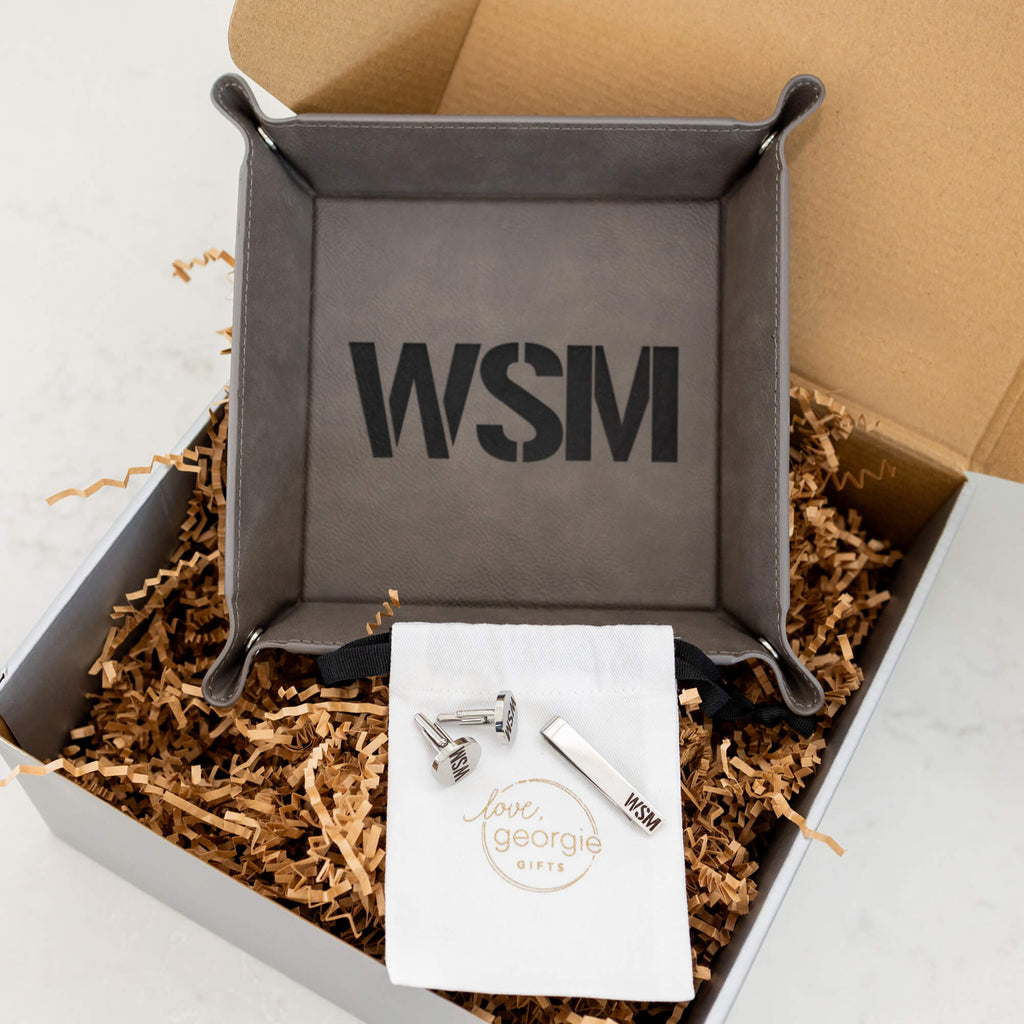 https://lovegeorgie.com/cdn/shop/files/Groomsmen-Gift-Set-Jewelry2_1024x1024.jpg?v=1688687882