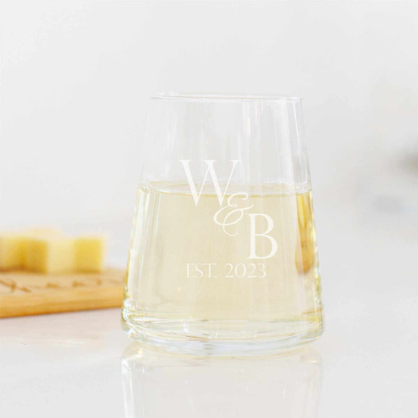 https://lovegeorgie.com/cdn/shop/files/est-initials-wine-glass_600x.jpg?v=1687535650