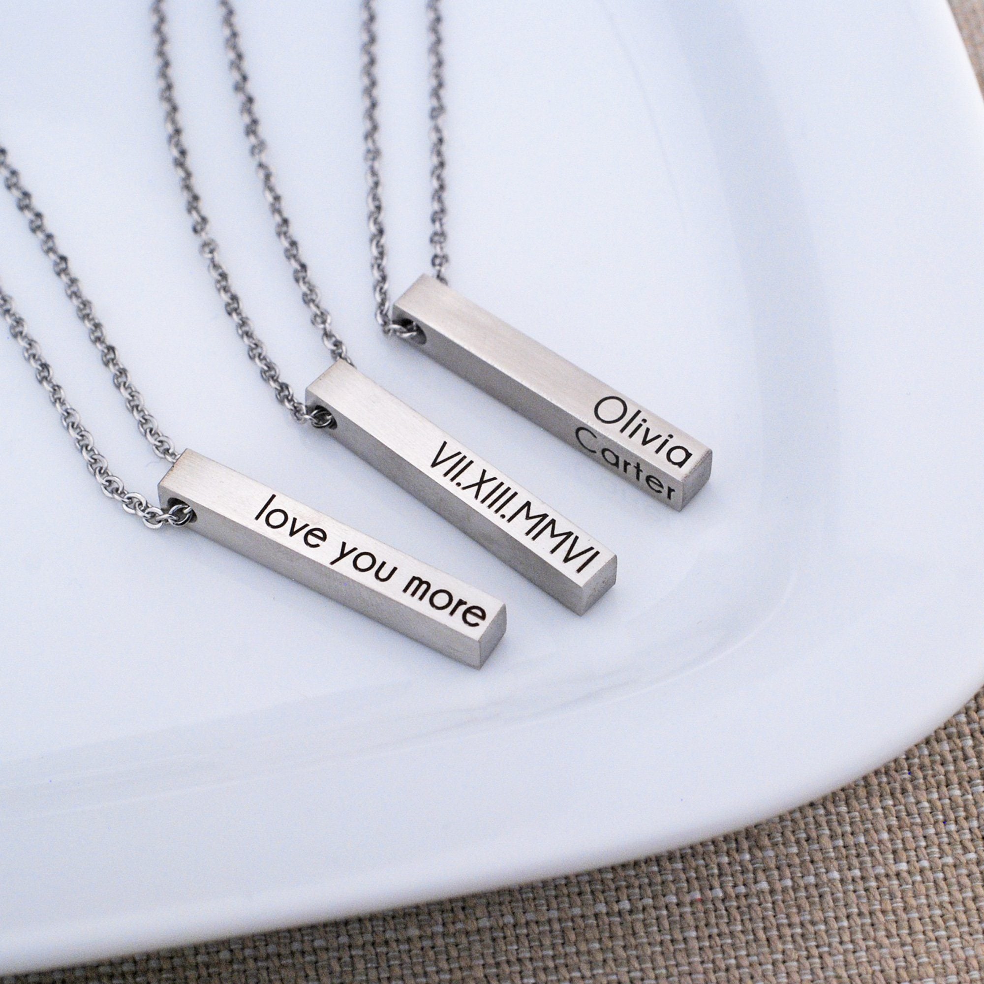 Engraved 3D Bar Necklace – GIFTSONVY